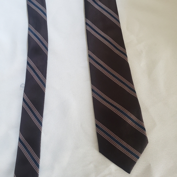 Calvin Klein Nuetral Color Silk Tie - Picture 4 of 7